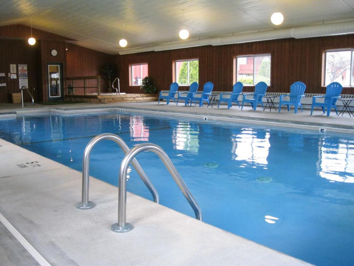 Cedar Hill Lodge Saint Ignace Exterior foto