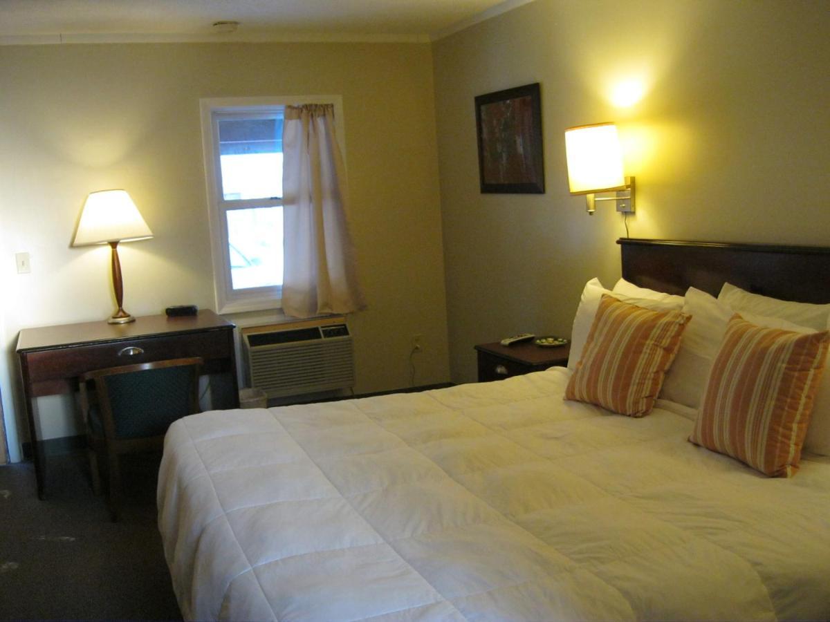 Cedar Hill Lodge Saint Ignace Exterior foto
