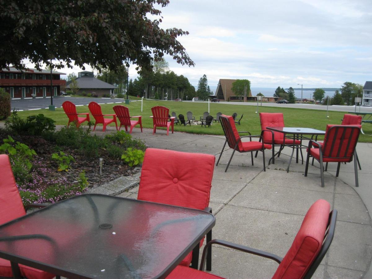 Cedar Hill Lodge Saint Ignace Exterior foto